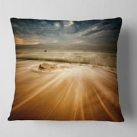 DesignArt Stormy Sea со бранови што излегуваат - перница за фрлање фотографии од плажа - 18x18