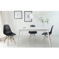 Дизајнерска група од средината на век пластично столче за јадење, дрвена нога, црна, сет од 2