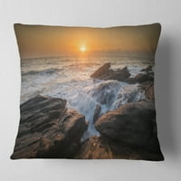 DesignArt Зајдисонце над карпестиот морски брег - перница за фрлање фотографии од плажа - 16x16