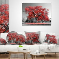 DesignArt Големо црвено дрво на магливиот ден - пејзаж печатена перница за фрлање - 16x16